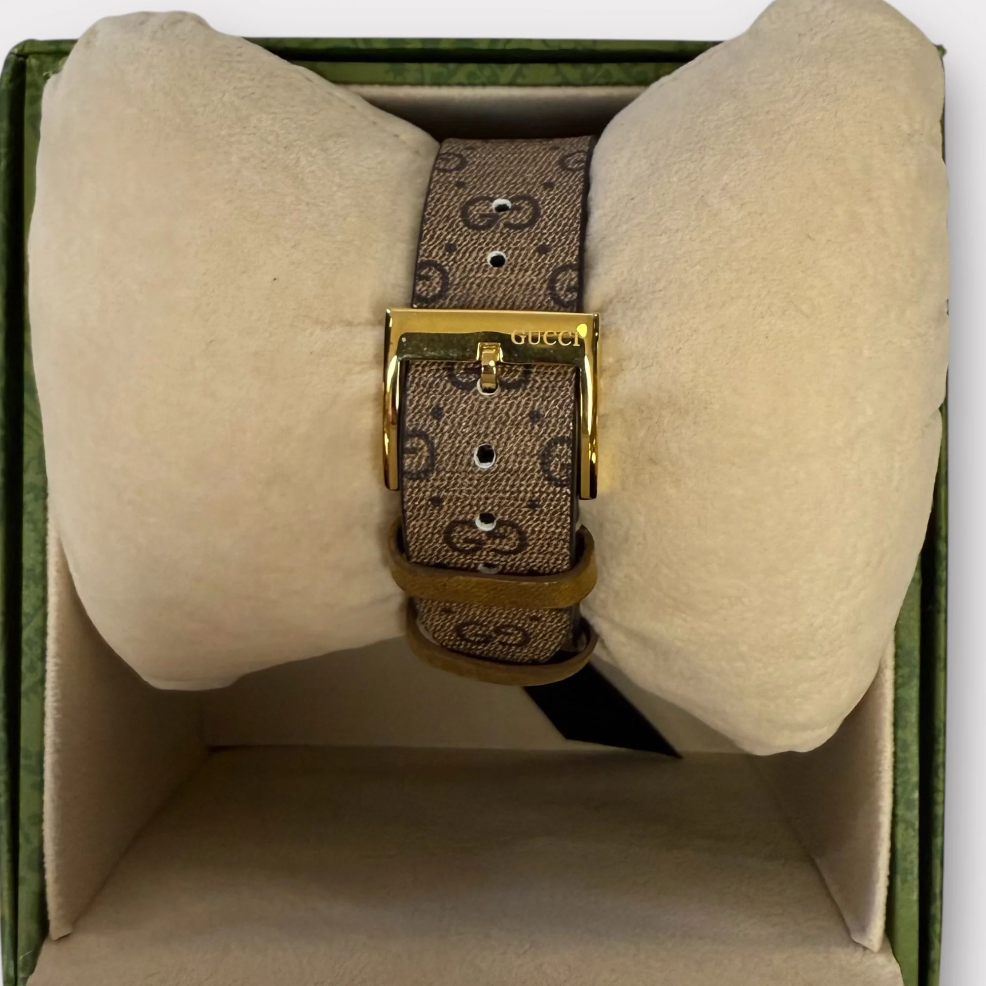 Gucci Mickey Mouse watch - Image 4