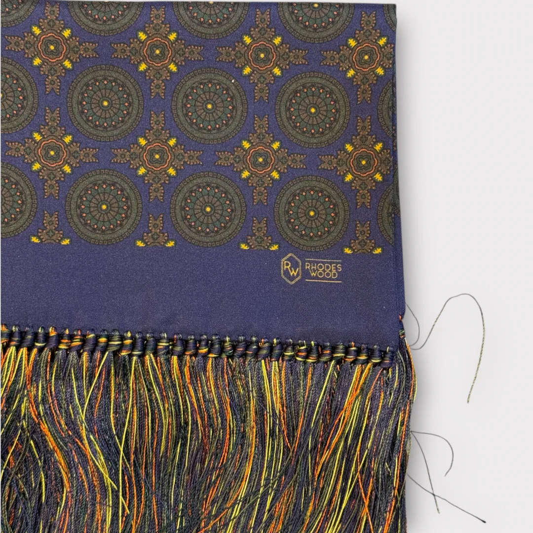 Large medallion Silk scarf - Image 2